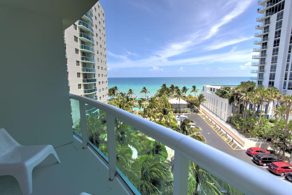 Hollywood South Central Beach Apartment | Miami Hollywood 2 Bedroom 2 Bathroom 004-22bmar