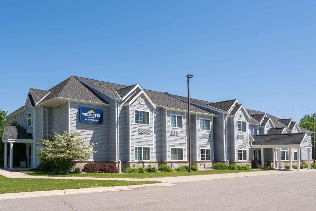 Springfield Hotel | Microtel Inn & Suites by Wyndham Springfield