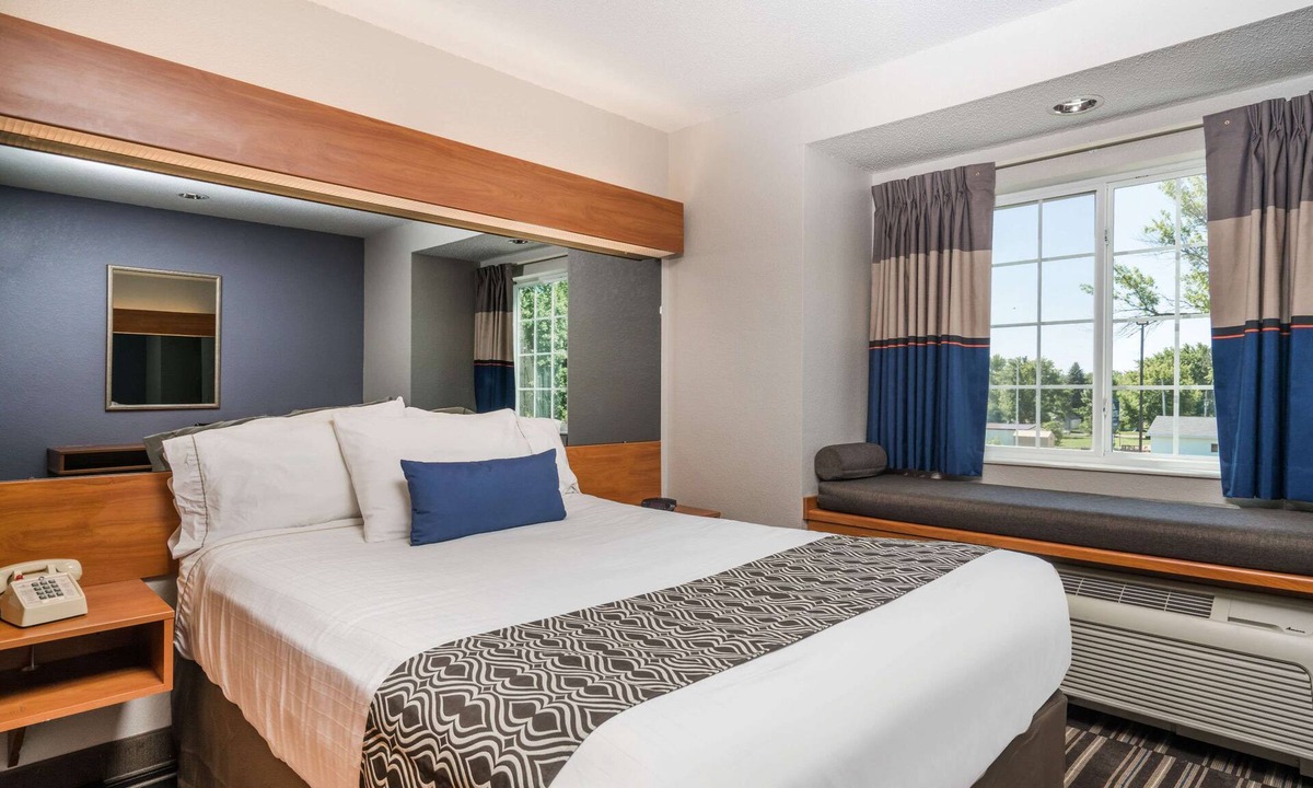 Springfield Hotel | Microtel Inn & Suites by Wyndham Springfield