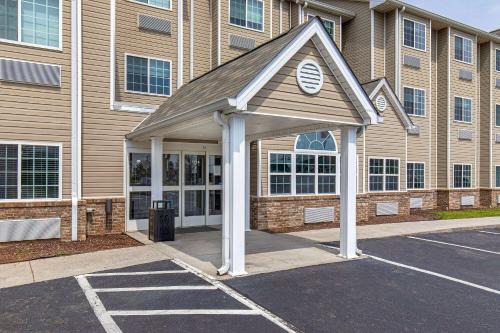Manchester Hotel | Microtel Inn & Suites by Wyndham Manchester - Newly Renovated