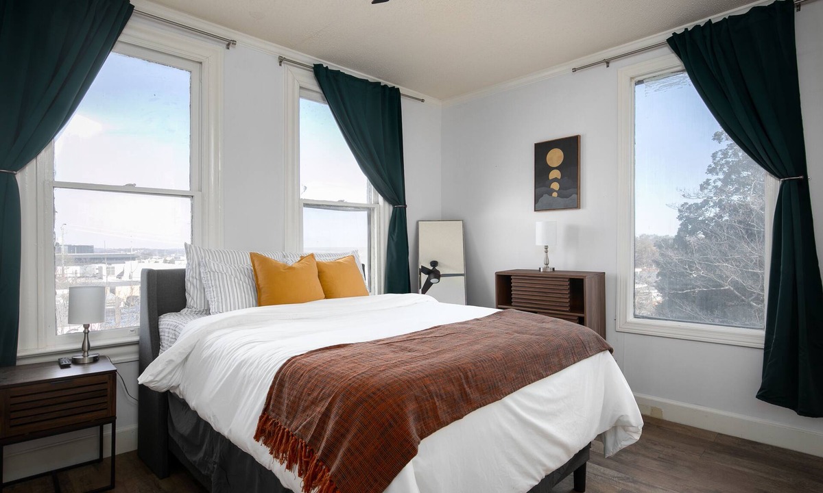 Birmingham House | Mid-Century Modern Townhouse with High Views