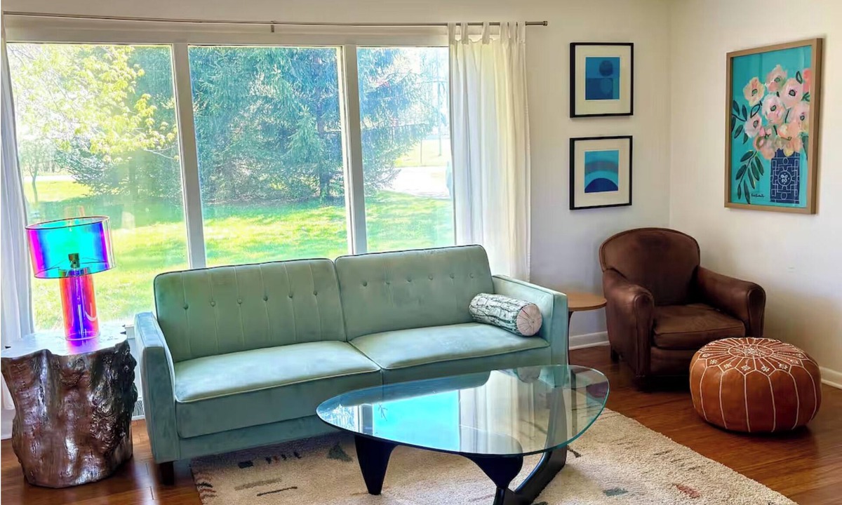 Fennville House | Mid-Century Retreat Near Beaches & Wineries - Between Saugatuck and South Haven