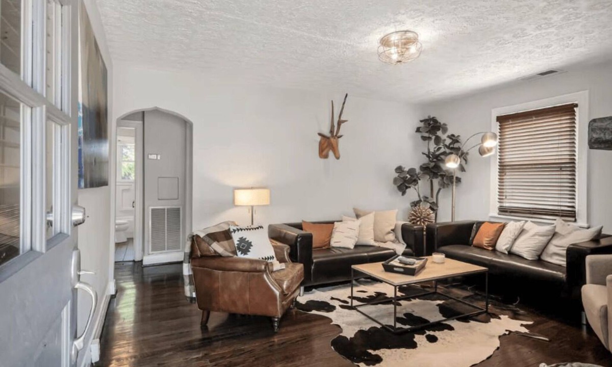 Melrose House | Mid Century Vibe/2.5 Miles to Downtown