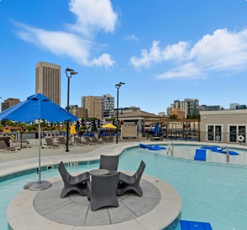 Old Fourth Ward Apartment | Midtown Atlanta High-Rise King Suite - Rooftop Pool - Free Parking - FIFA World Cup Ready