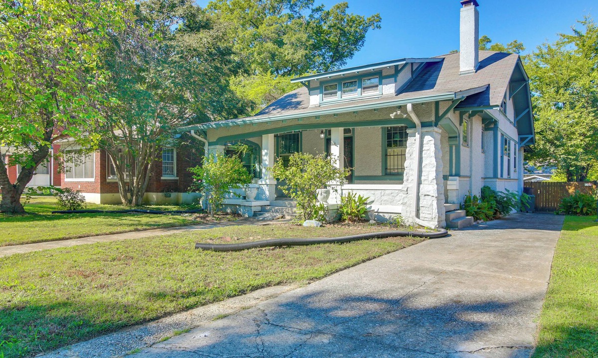 Crosstown Cottage | Midtown Duplex 1 Mi to Memphis Zoo & Overton Park!