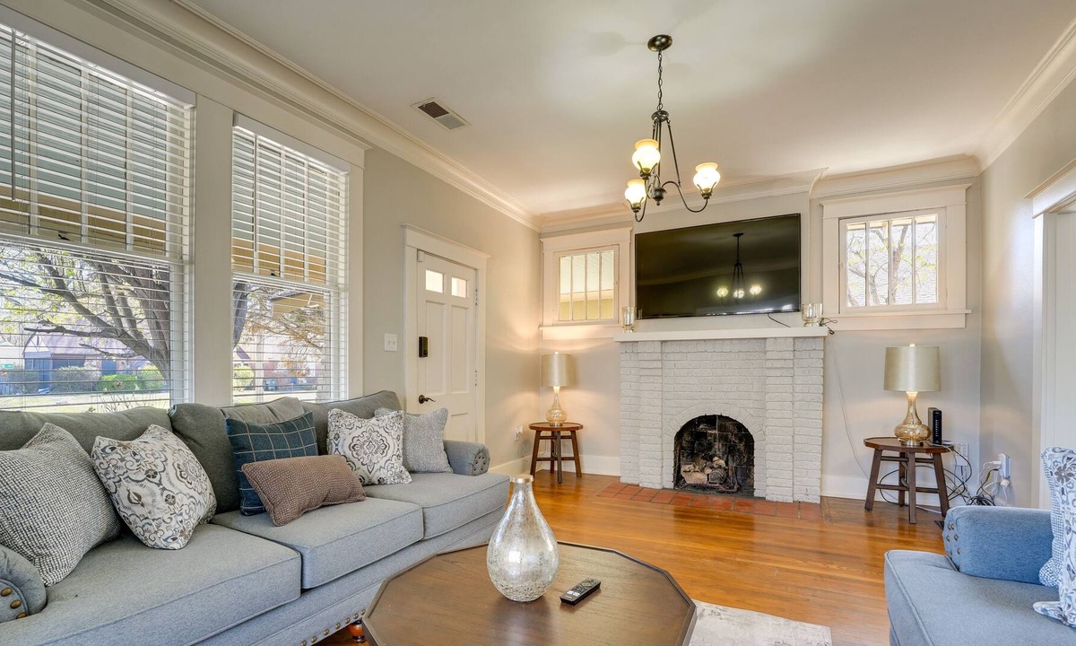 Vollintine-Evergreen House | Midtown Memphis Vacation Rental: Private Hot Tub!