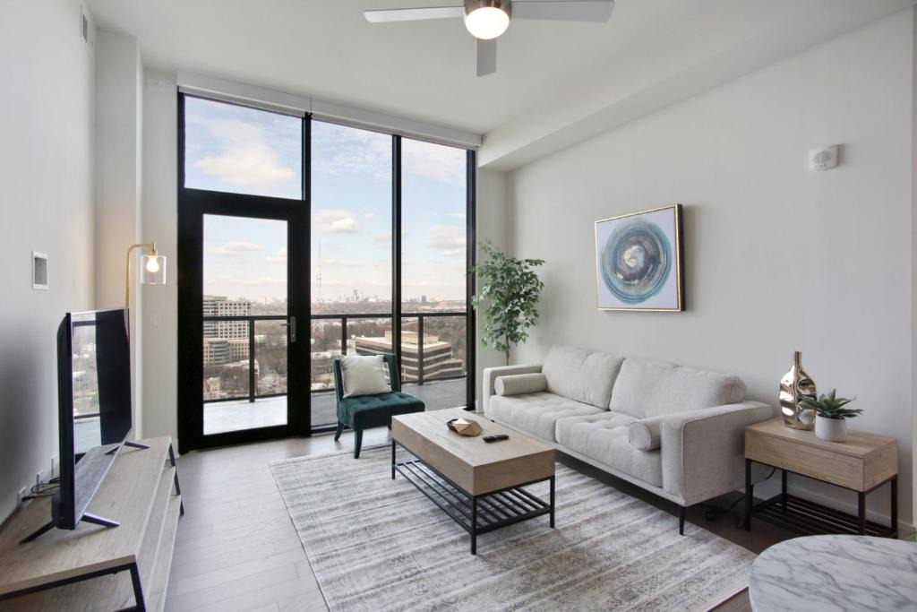 Home Park Apartment | Midtown Penthouse 2 bdrm