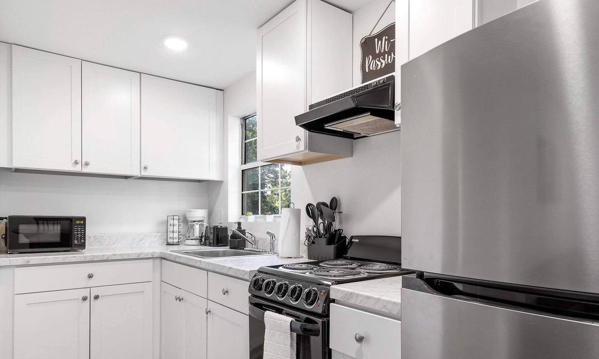 East Ridge Apartment | Mins from Zoo & Downtown! Laurel Lounge Apt. 2