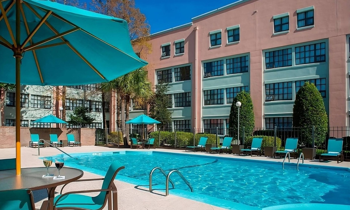 Arts/Warehouse District Hotel | Minutes to New Orleans Jazz Museum! Free Breakfast, Outdoor Pool, Pet-friendly!