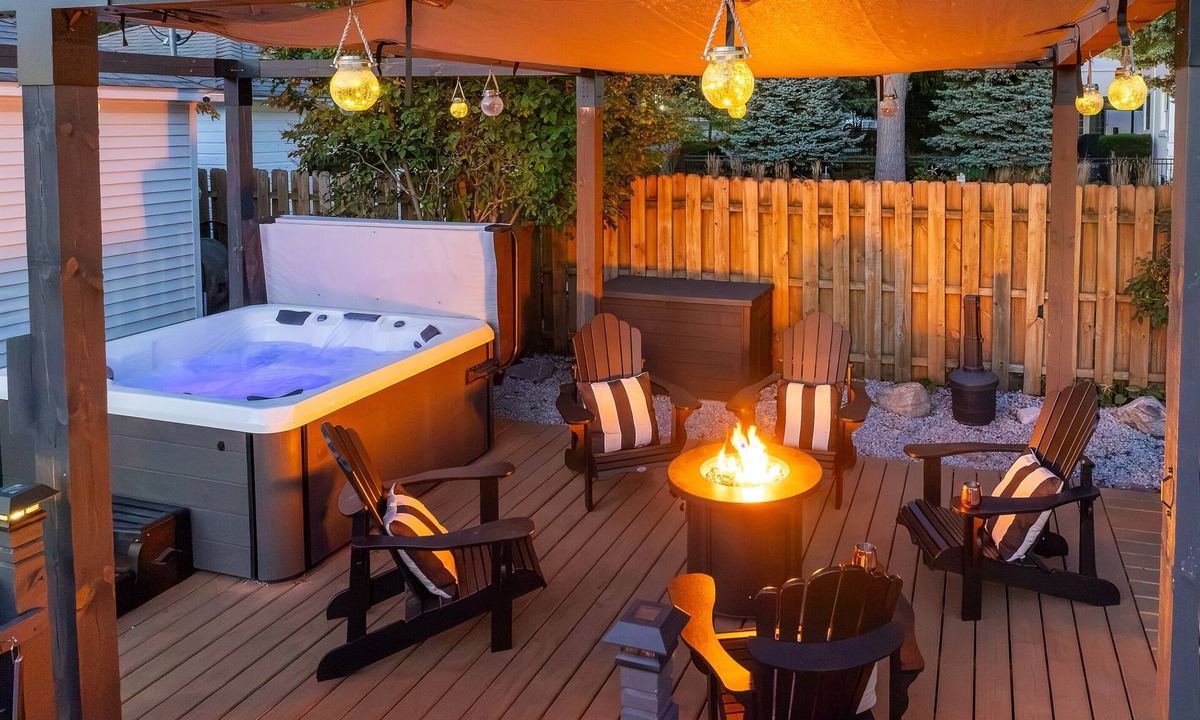 Ludington Apartment | Mitten Flats #3 - 1 Block to the beach! Hot Tub! Hot Tub!