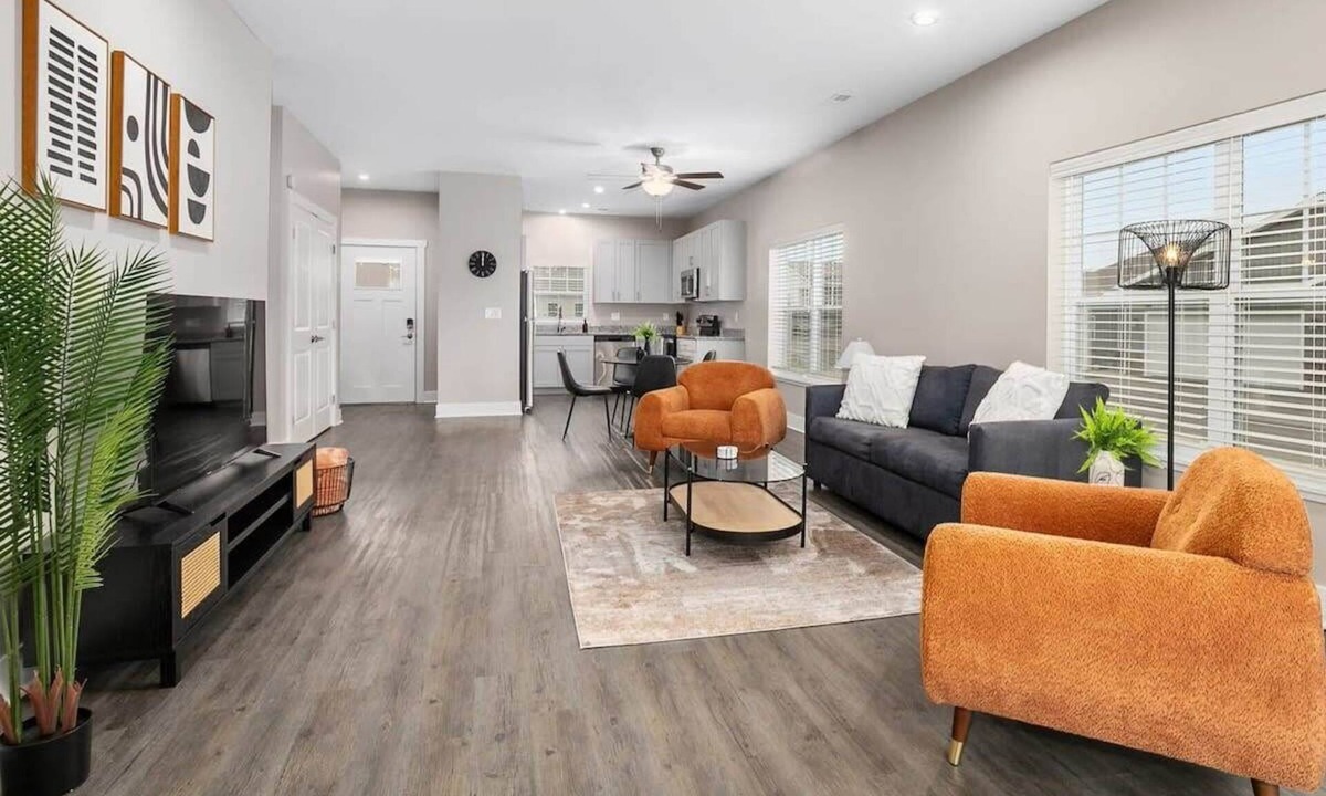 Grandville Apartment | Modern 8BR 8BA Condo w Garage and Patio