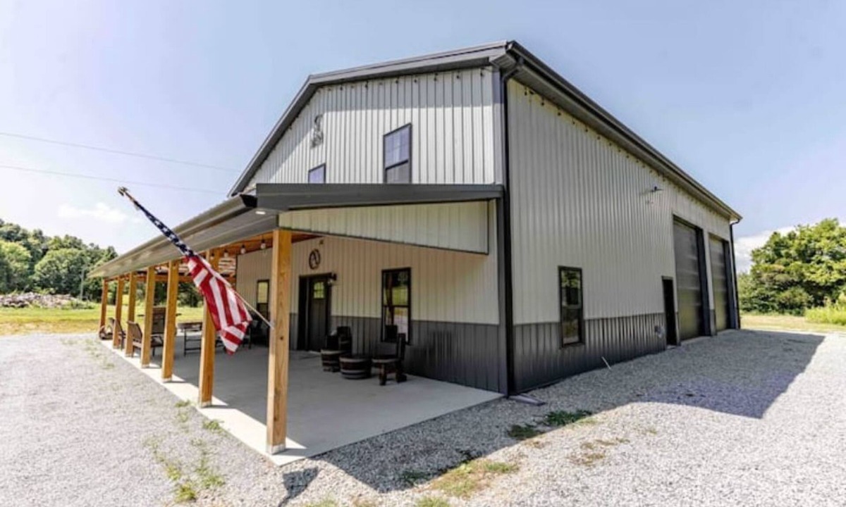 Elizabethtown House | Modern Barndomanium on beautiful farm! 4 R -2.5 B