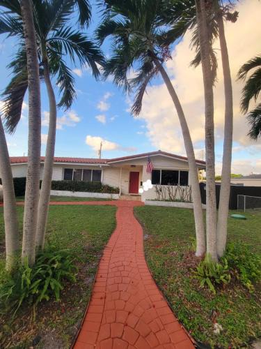 North Miami Beach House | Modern Ceramic Retreat Newly Remodeled 2BR 2BA
