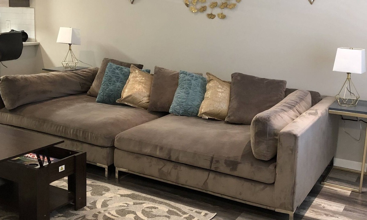 Loring Heights Condo | Modern chic living with a splash of AQUA