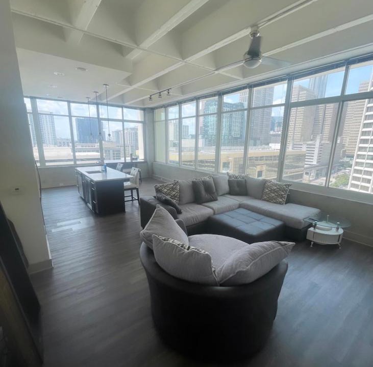 Cabbagetown Apartment | Modern Condo w/ Skyview
