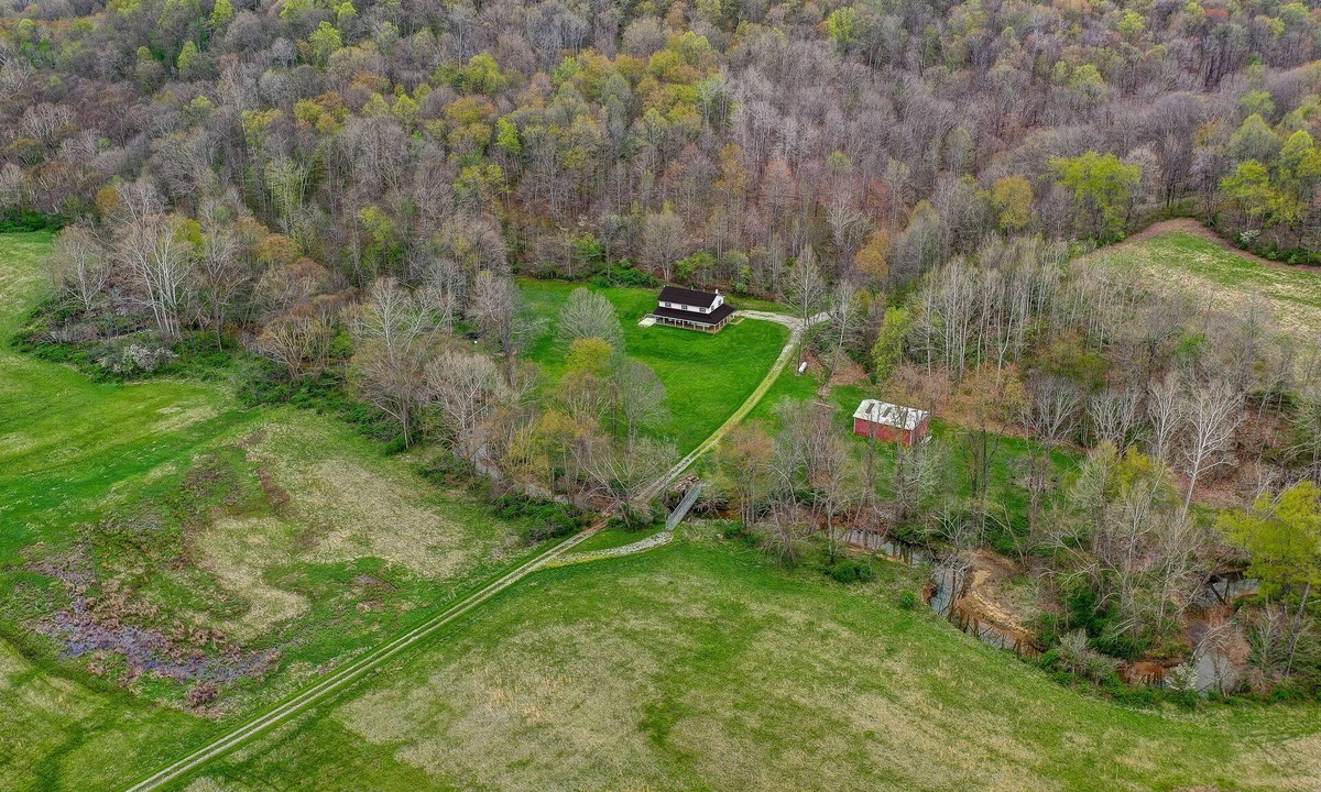 McArthur House | Modern Farmhouse: 30 Private Acres + King Bed + Hot Tub
