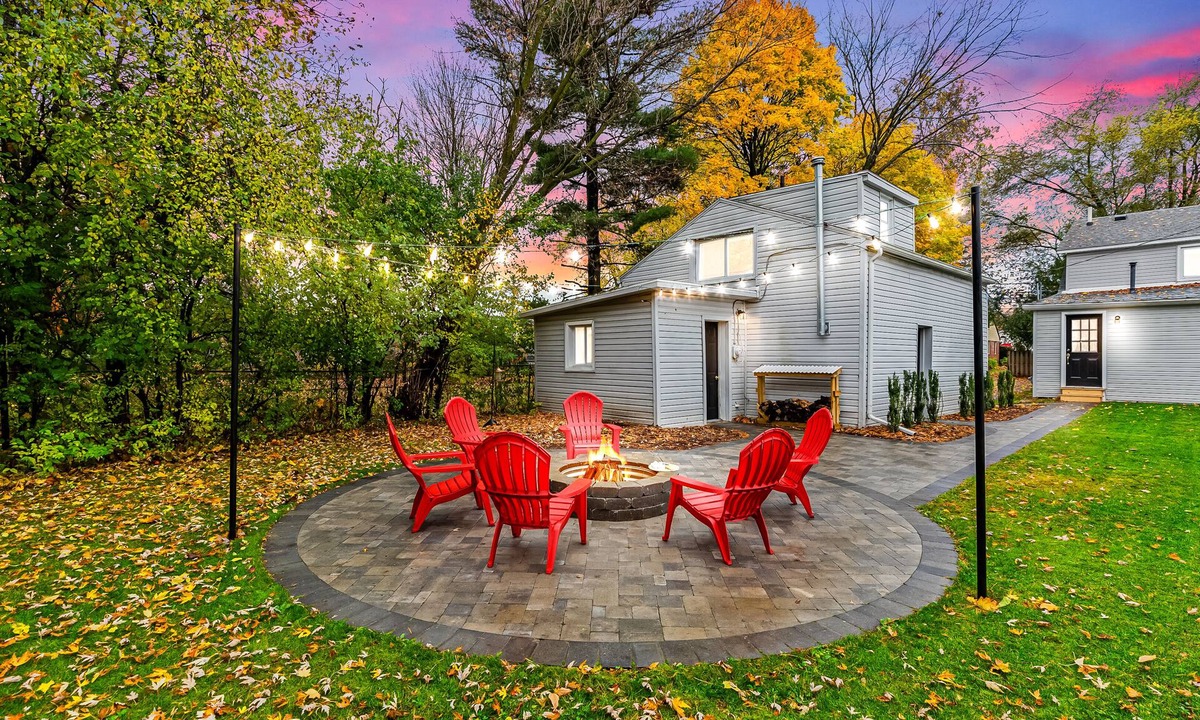 Plymouth House | Modern Farmhouse Bungalow with Firepit! King Bed + Walk to Downtown