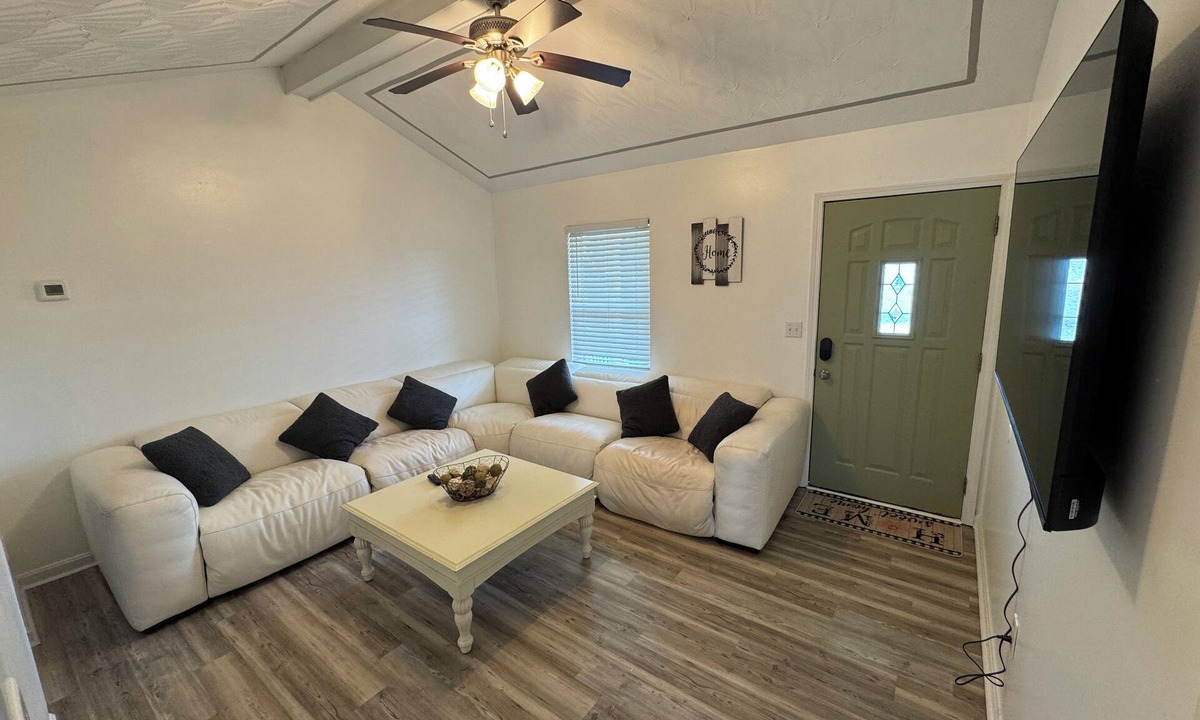Shepherdsville House | Modern Farmhouse 3BR Close to Louisville!