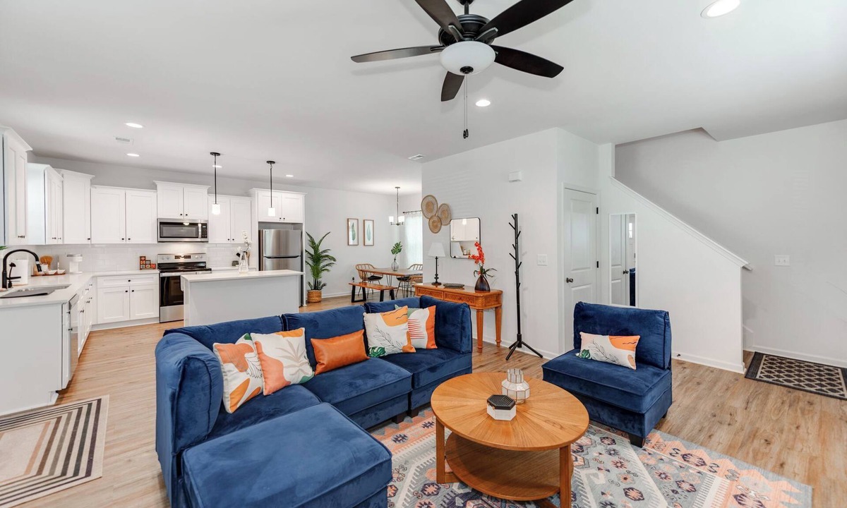 Charlotte House | Modern Home-4miles to city-Fully Fenced-Dogs ok!