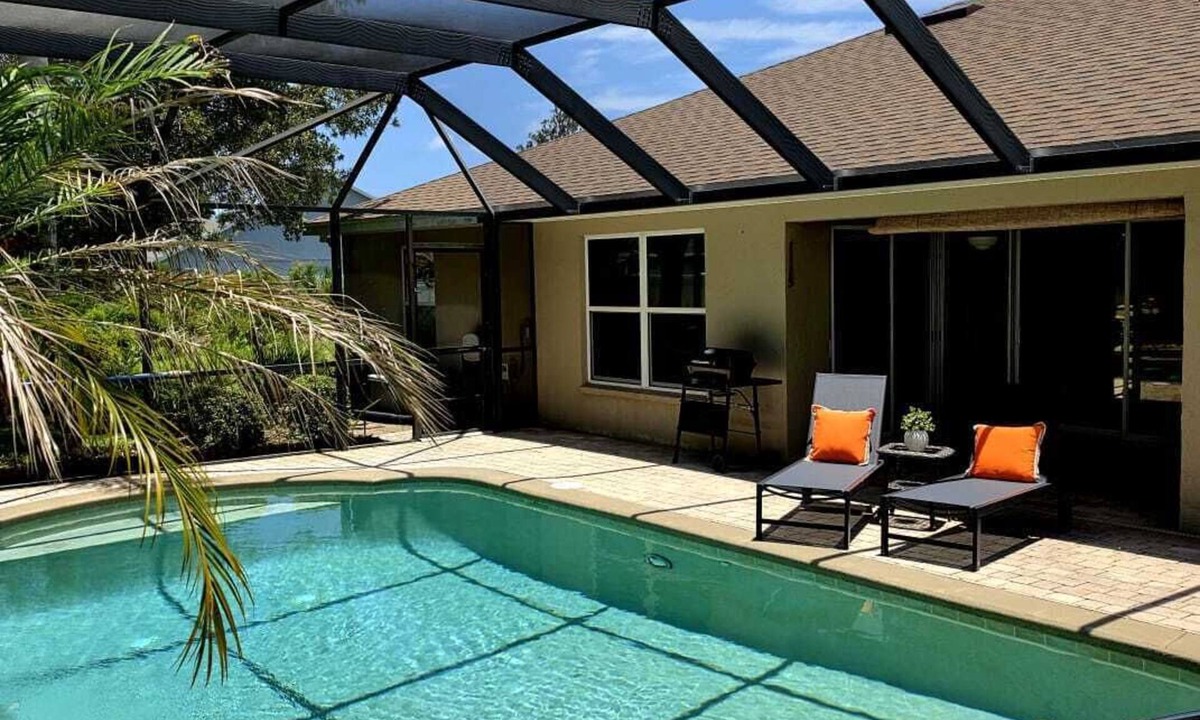 Palm Harbor House | Modern Home, Private Pool, Dog Friendly – Minutes from Golf, Beach & Speedway