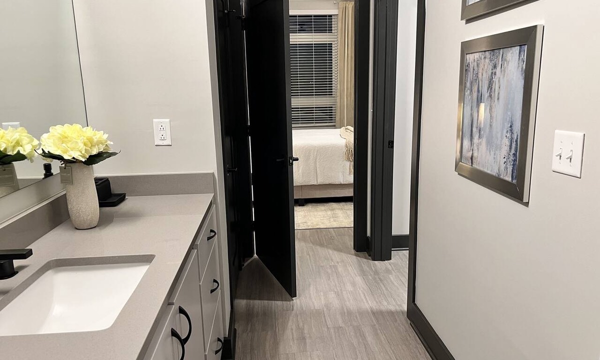 Clarksville Apartment | Modern Home w/Skyline Views 1.6 mi from downtown Louisville