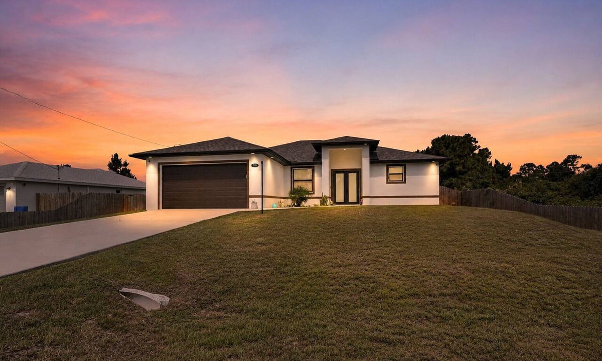 Eisenhower House | Modern Pet-Friendly Home with Fenced Yard