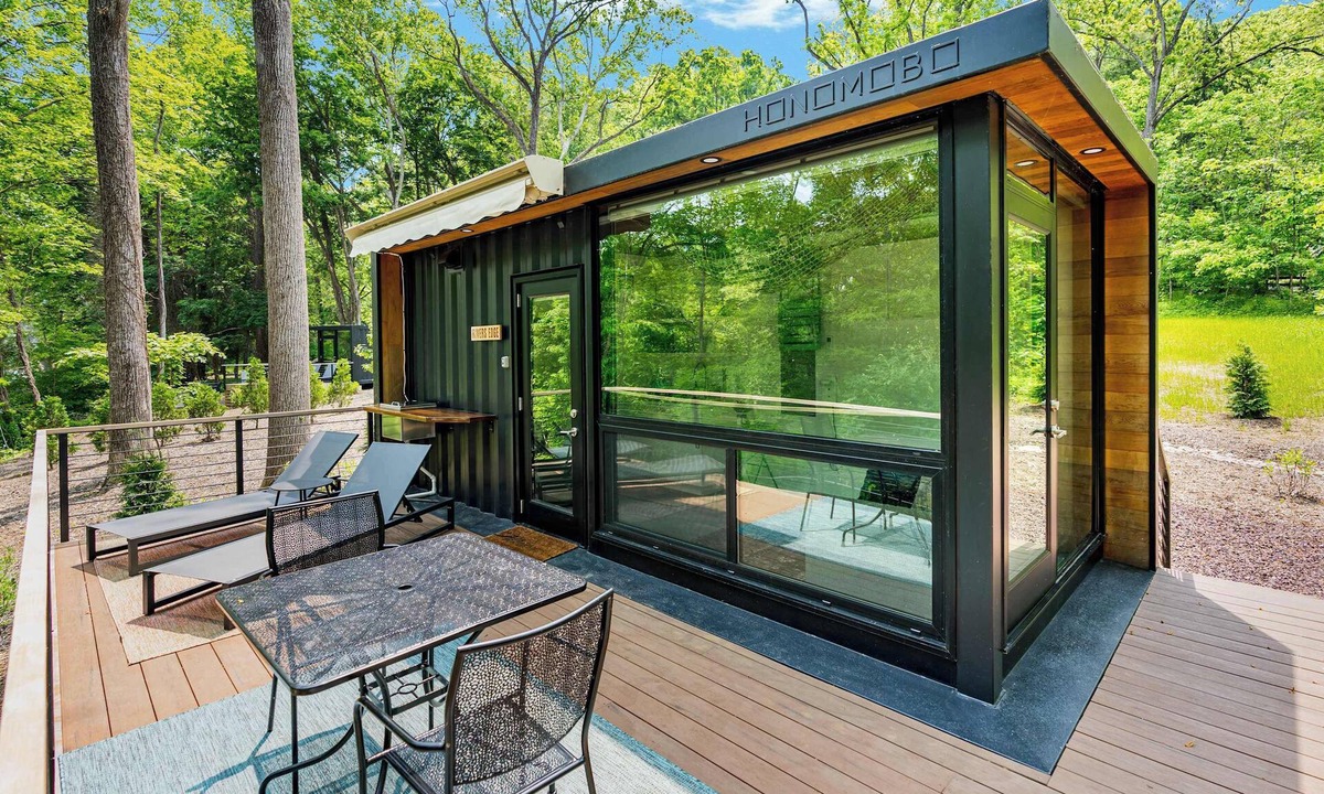 Rileyville Cabin | Modern Riverside Cabin w Hot Tub, Fire Pit, Kayaks