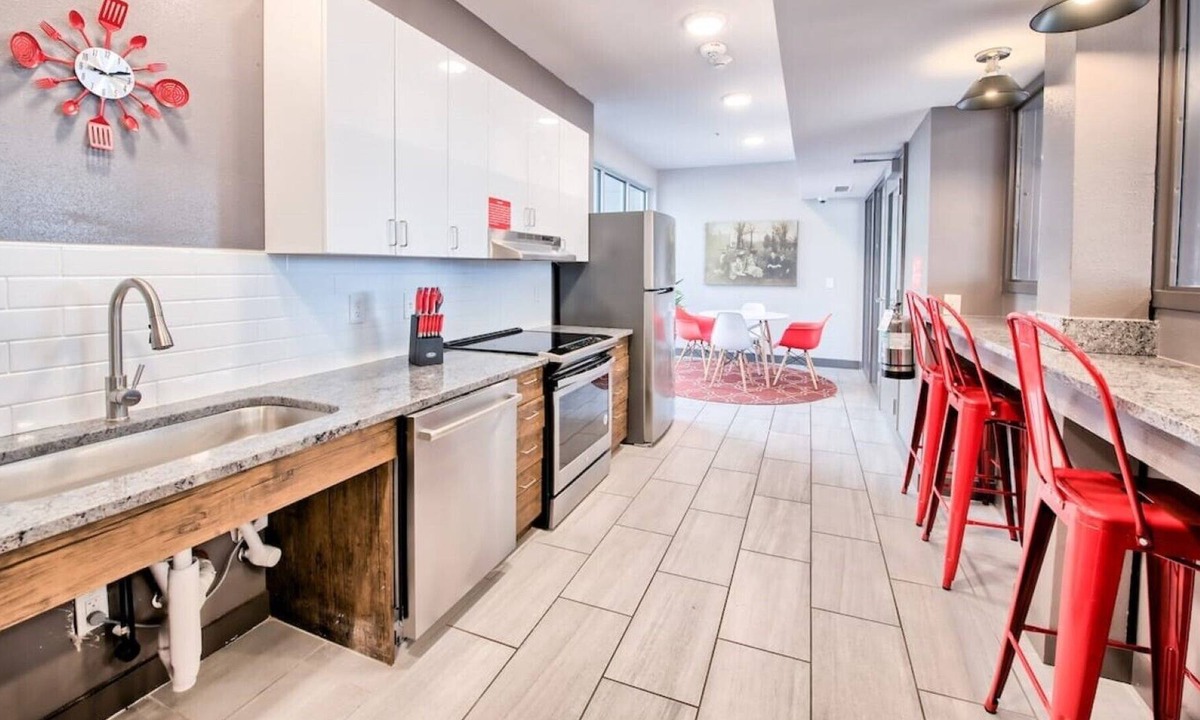 Old North Columbus House | ⭐Modern Tiny Studio 🌃 Laundry Room⏺️Parking🚗Fitness Gym💪| Extended Stay Ready