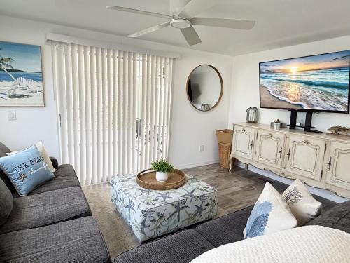 Grove City House | Modular Oasis - Tiki Bar - Fire Pit - Pet-Friendly