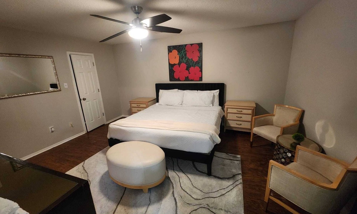 Southaven House | MONTHLY STAYS- Cozy 3 BR Home with Private Guest House in Southaven