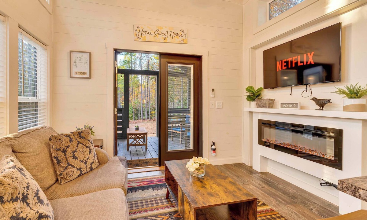 Mentone House | Moonlight at Mentone with Free Internet! Fire Pit