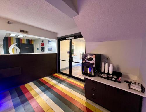 Clarksville Hotel | Motel 6 Jeffersonville, IN