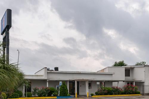 Desire Area Hotel | Motel 6-New Orleans, LA - Near Downtown