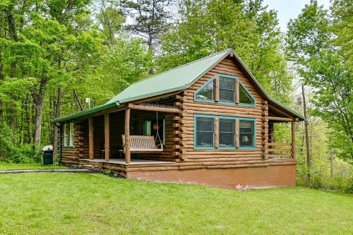 Waterfall House | Motorsports, Lake Days & Hikes! Cabin in Waterfall