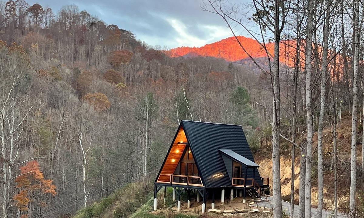 Burnsville Cabin | Mountain A-Frame with riverfront views