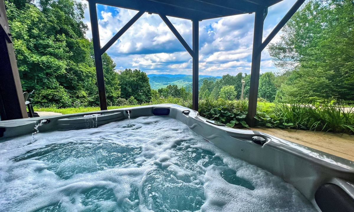 Warrensville Cabin | Mountain Air, Endless Relaxation - 5BR/4BA w/Hot Tub, Pool Table, & Disc Golf
