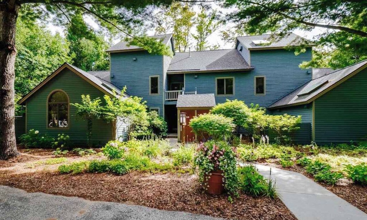 Thompsonville Condo | Mountain Condo with Dining and Activities - Walk to Lifts and Golf