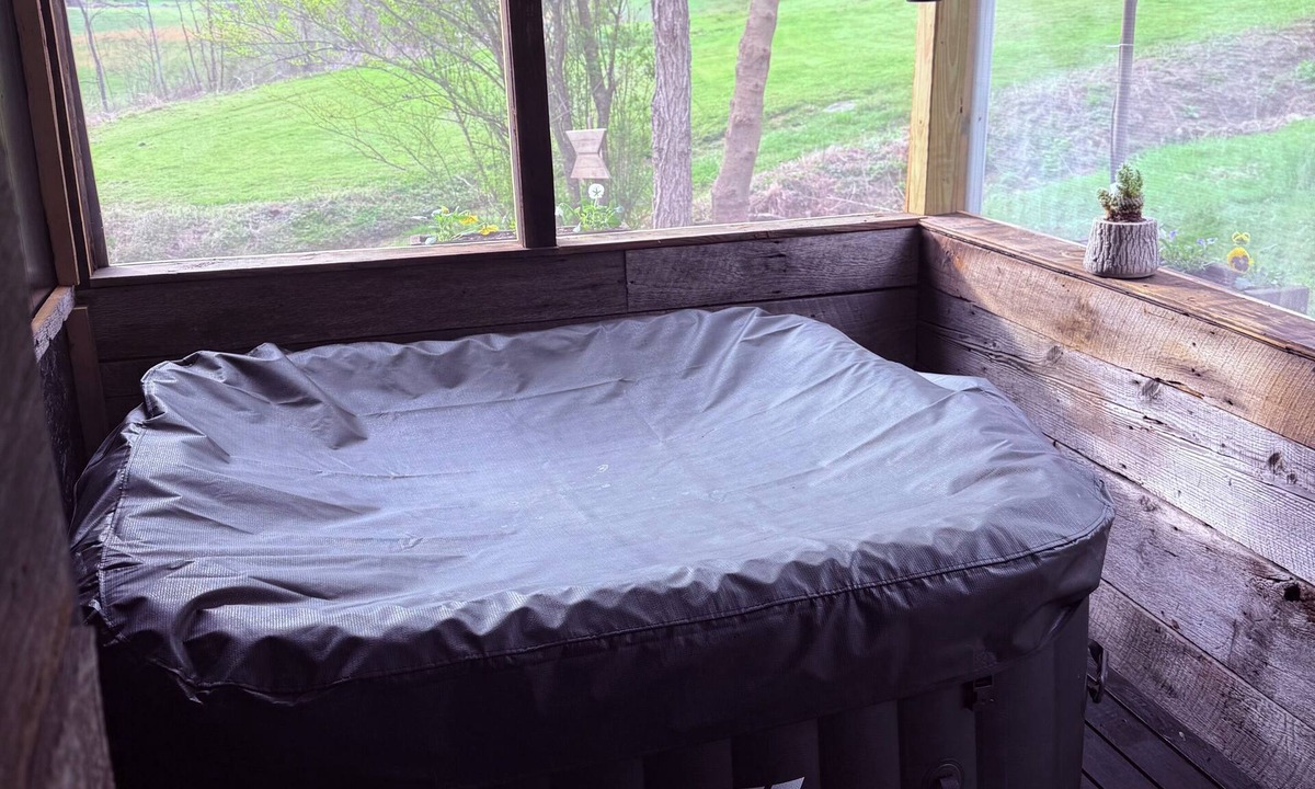 Tyler House | Mountain Home- Hot Tub near Bristol Track & Casino