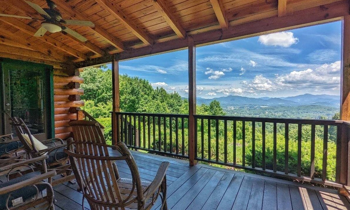 Ridgewood Estates House | Mountain retreat with 4 bedrooms, 4 baths, hot tub, fire pit, and game room.