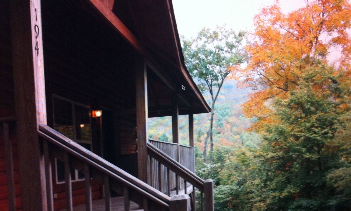 Zionville Cabin | Mountain View - Hot Tub - Mountain View Sleeps 6 - Dog/Pet Friendly -