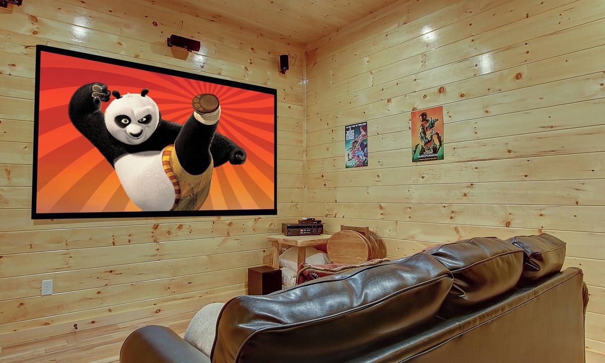 Gatlinburg Cabin | Mountain view, sleeps 14, pool table, arcade game, and hot tub! Plenty of space!