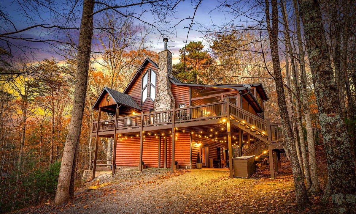 Morganton Cabin | Mountain Views - Hot Tub, Fire Pit, Game Room, Wi-Fi, Outdoor Games! Min to BR