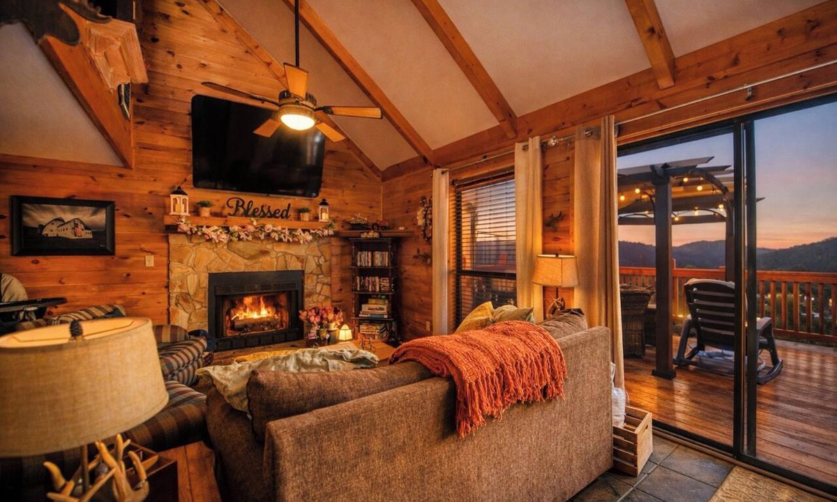 Almond Cottage | Mountain Views Hot Tub Near Bryson City