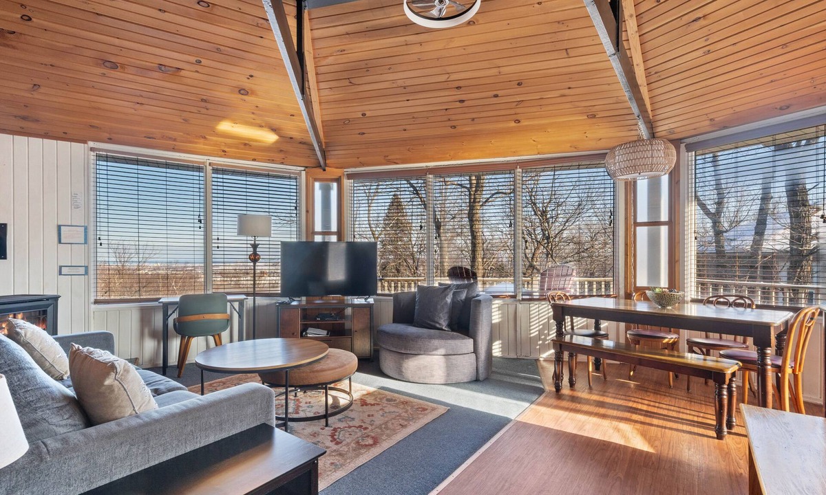 Riverside Villa | Mountain Villas
