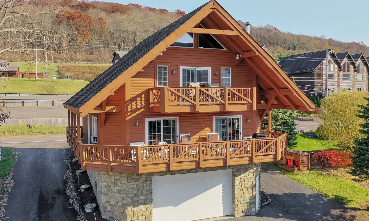 McHenry Cottage | Mountains View by Taylor Made Deep Creek