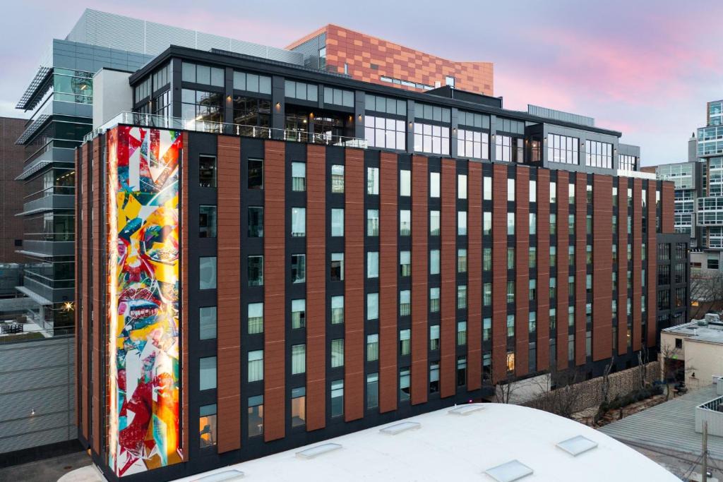 Marquette Hotel | Moxy Madison Downtown