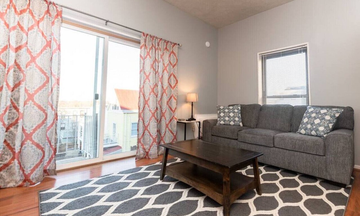Mount Adams Apartment | Mt. Adams 1BR Great Location! Steps from Monastery