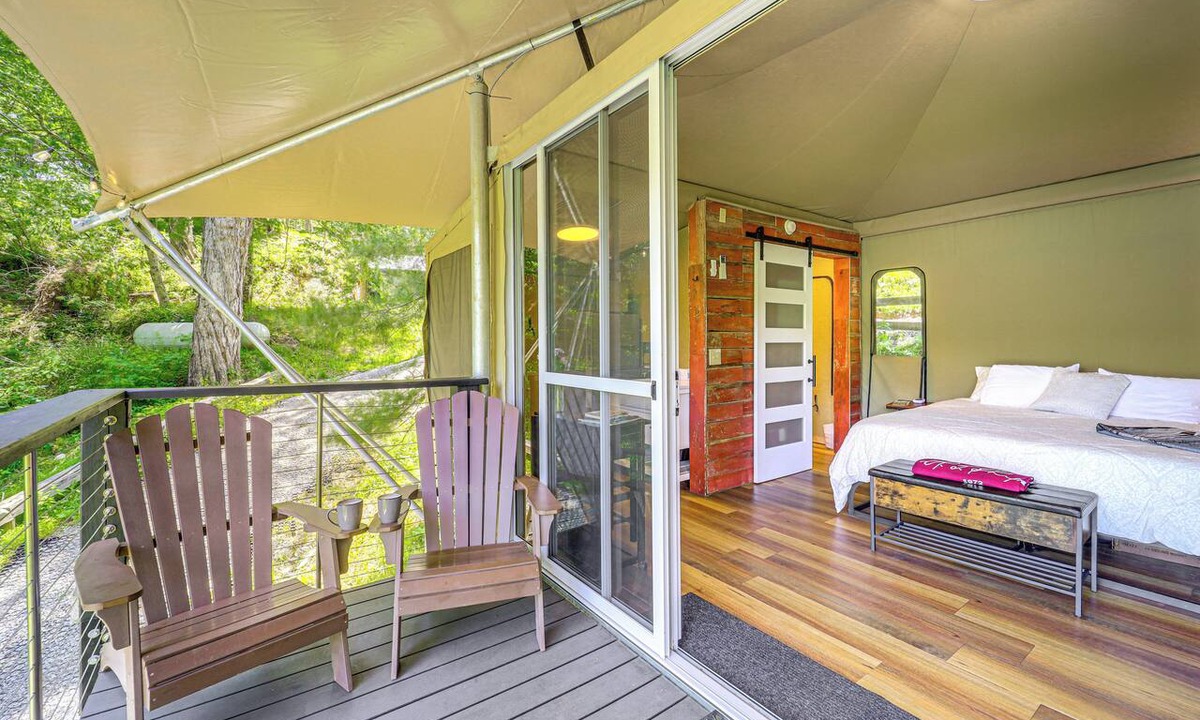 Vilas Cottage | Mtn-view Deck: Scenic Glamping Getaway Near Boone!