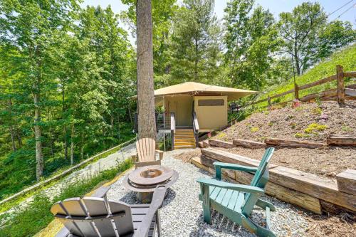 Vilas House | Mtn-View Deck: Scenic Glamping Getaway Near Boone!