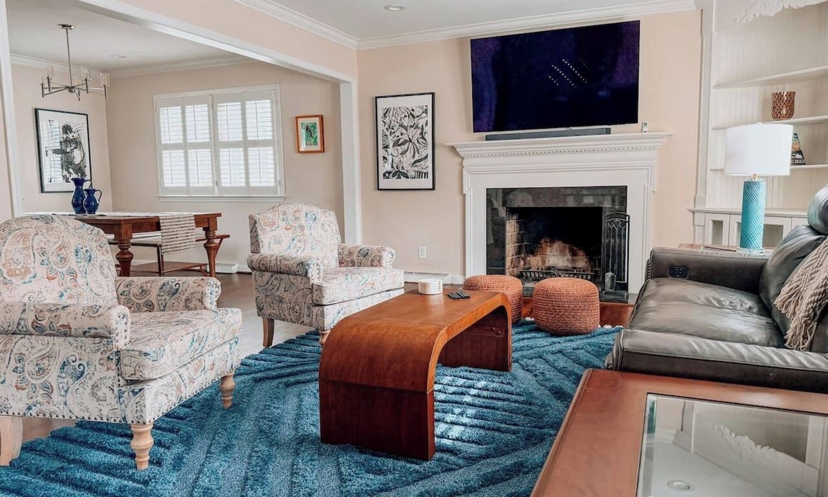 Old Irving Park House | Multi-Gen Family Retreat | HOT TUB, Games w/Comfort